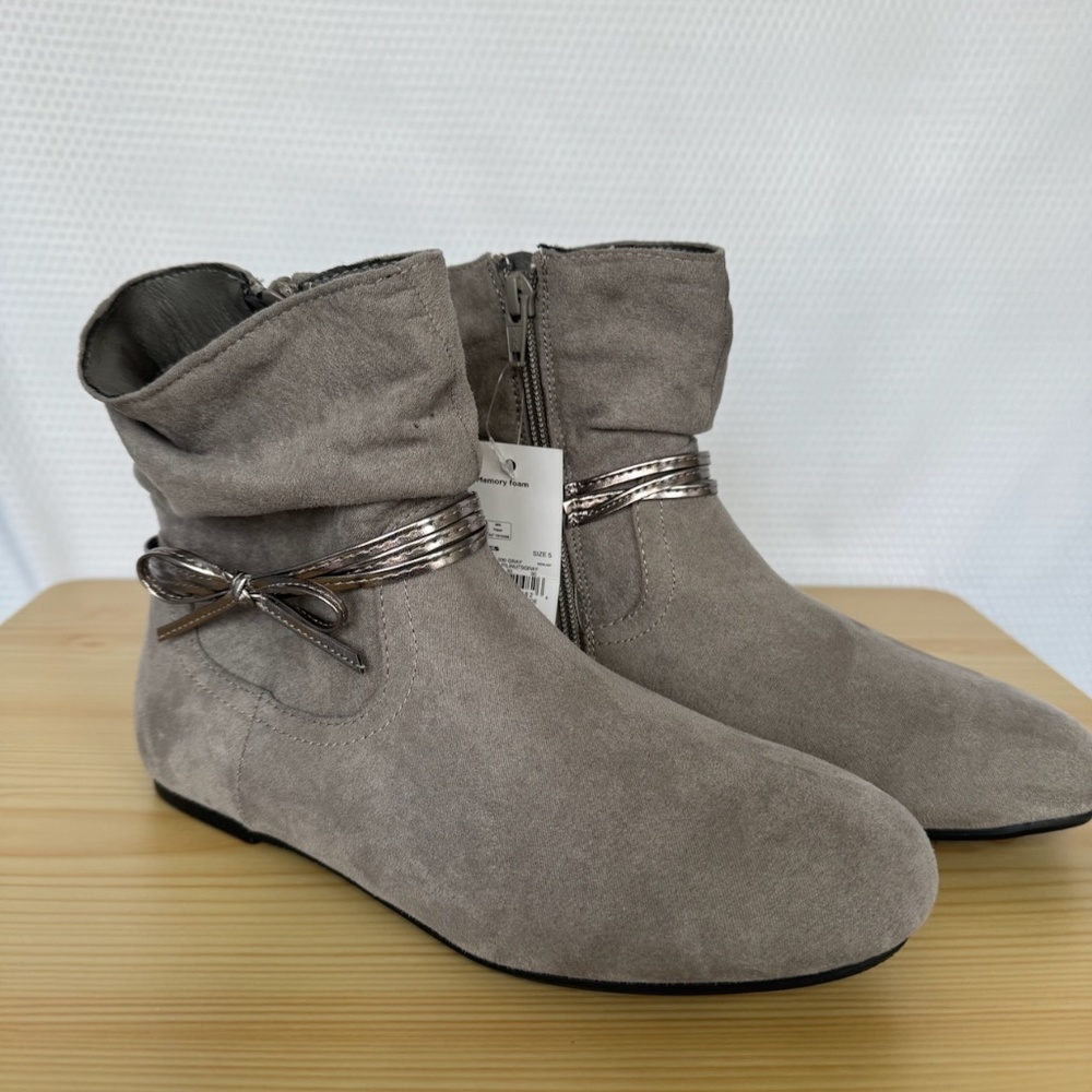 NWT SO Girls Size 5 Gray Slouch Boots